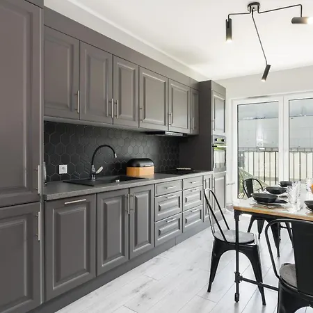 Family 62m - Sowia With Garage & Balcony By Renters Poznan