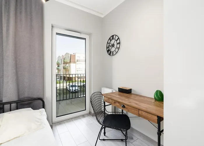 Family 62m - Sowia With Garage & Balcony By Renters * 포즈난