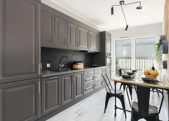 Family 62m - Sowia With Garage & Balcony By Renters Poznaň